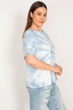 Kadın Mavi Batik Desenli Kol Ağzı Dantel Detaylı Bluz 65N33289