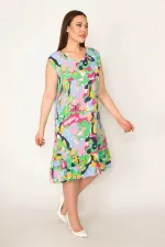 KADIN RENKLİ DOKUMA VİSKON KUMAŞ V YAKA ETEĞİ KATLI RENKLİ ELBİSE