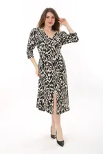 Kadın Büyük Beden Siyah V Yakalı Bürümcük Kumaş Kapri Kollu Elbise 65N37622