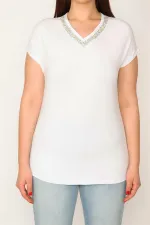 KADIN BEYAZ V YAKA DÖKME TAŞ DETAYLI BLUZ