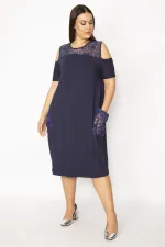 Kadın Lacivert Cep Ve Ön Arka Robası Dantel Omuz Dekolteli Elbise 65N29528