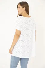 Kadın Büyük Beden Beyaz Delikiş Kumaş V Yakalı Kısa Kollu Bluz 65N36944