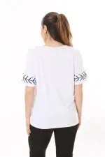 Kadın Büyük Beden Beyaz İnci Ve Nakış Detaylı Kısa Kollu Bluz 65N37677