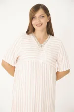 Kadın Büyük Beden Pembe Yakası Dantel Detaylı Çizgi Kombinli Elbise 65N36787