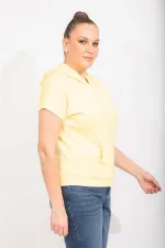 Kadın Sarı Büyük Beden Kapşonlu Kanguru Cepli Kısa Kollu Sweatshirt 65N35613