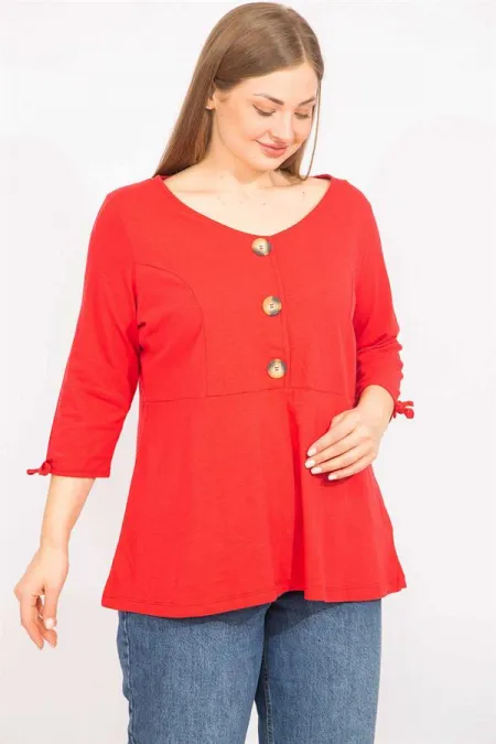Chemisier rouge grande taille pour femme, orné de boutons décoratifs sur le devant et de manches à lacets 65N35734
