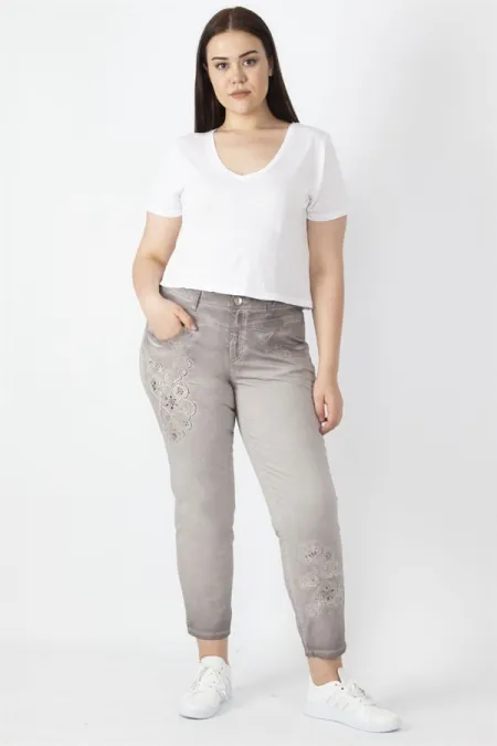 Kadın Taş Batik Yıkama Efektli Aplike Nakışlı Bilek Boy Pantolon 65N29833