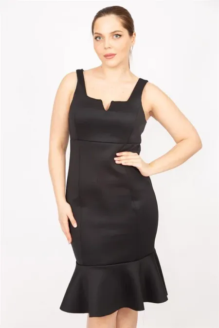 Kadın Siyah Büyük Beden Eteği Volanlı Yaka Detaylı Elbise