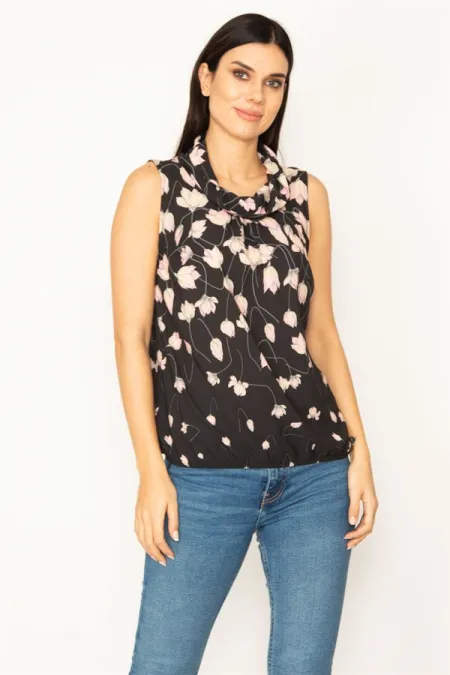 KADIN SİYAH DEGAJE YAKA ETEK UCU LASTİKLİ KOLSUZ ÇİÇEK DESENLİ BLUZ