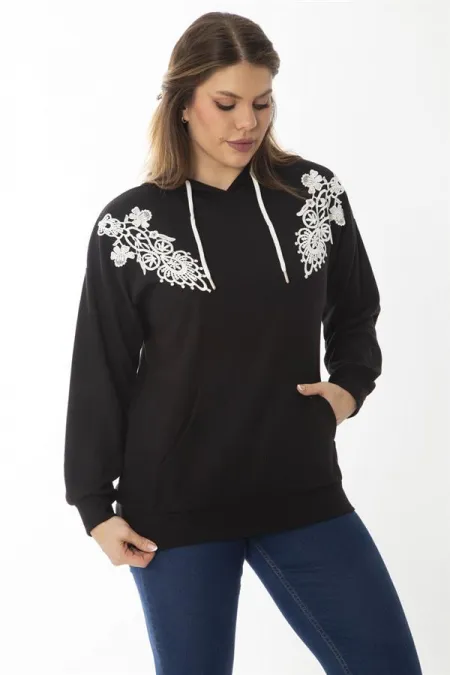 Kadın Büyük Beden Siyah Aplike Dantel Ve Kapşon Detaylı Kanguru Cepli Sweatshirt 65N37015