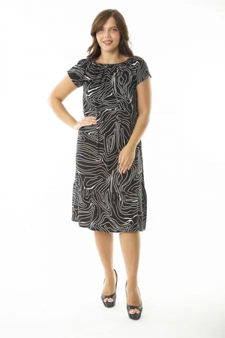 Kadın Büyük Beden Siyah Dokuma Viskon Kumaş Yakası Lastikli Etek Ucu Katlı Elbise 65N36909