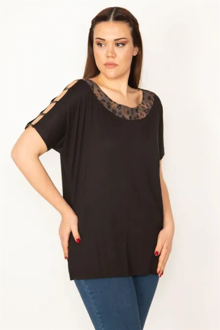 KADIN SİYAH KOL DEKOLTELİ YAKA GARNİ DETAYLI BLUZ