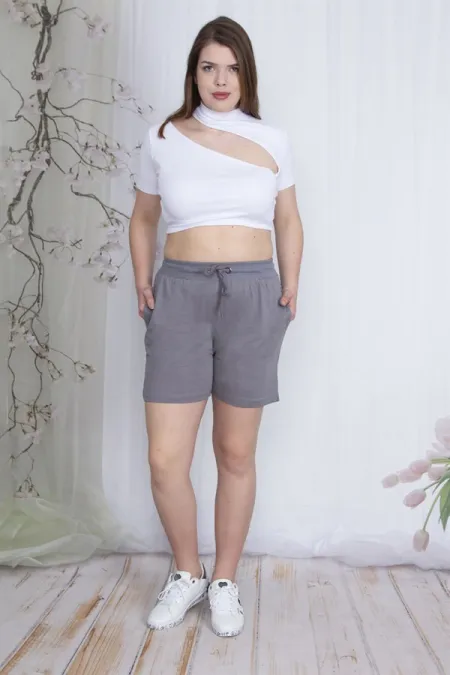 Kadın Gri Beli Lastik Ve Kuşgözü Bağcık Detaylı Cepli Pamuklu Kumaş Şort 65N23748