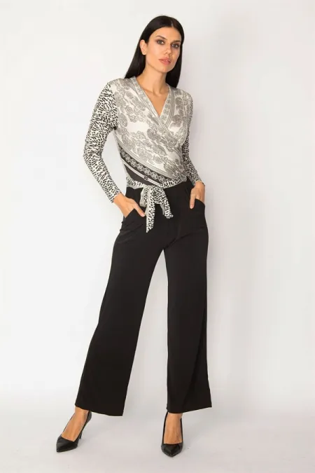 COMBINAISON FEMME NOIRE À MOTIFS AVEC COL ENVELOPPÉ