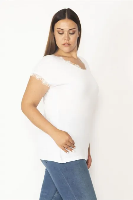 Kadın Beyaz Büyük Beden Pamuklu Kumaş V Yakalı Dantel Detaylı Düşük Kollu Bluz