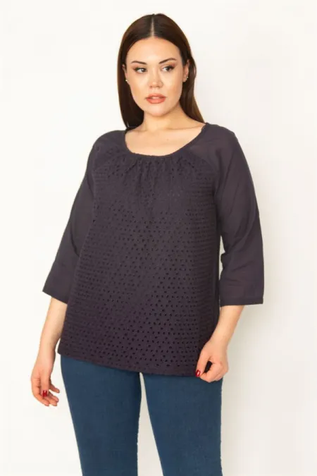 KADIN LACİVERT ÖNÜ ASTARLI DELİKİŞ NAKIŞLI KAPRİ KOLLU VUAL BLUZ