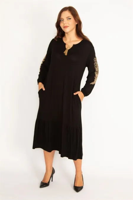 Kadın Siyah Nakış Ve Cep Detaylı Eteği Katlı Uzun Kollu Elbise 65N34743