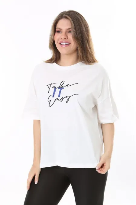 Kadın Büyük Beden Beyaz Pamuklu Kumaş Ön Nakışlı Kısa Kollu Bluz 65N37855