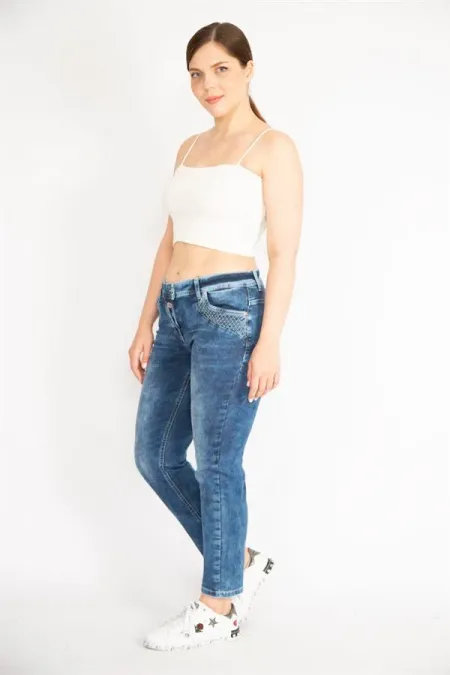 Kadın Lacivert Büyük Beden Nakış Detaylı Yıkama Efektli Likralı Kot Panyolon