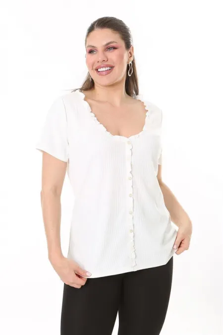 Kadın Büyük Beden Kemik Önü Süs Düğme Ve Yakası Fırfır Detaylı Kısa Kollu Bluz 65N37707