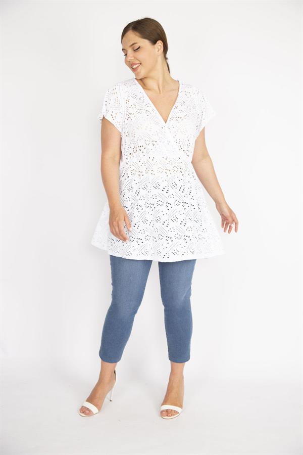 Kadın Beyaz Büyük Beden Delikiş Kumaş Anvelop Yakalı Bluz