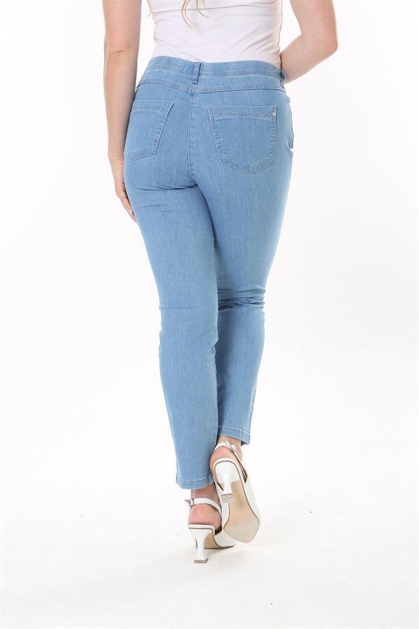Kadın Büyük Beden Mavi Likralı 4 Cepli Renk Detaylı Kot Pantolon 65N37725