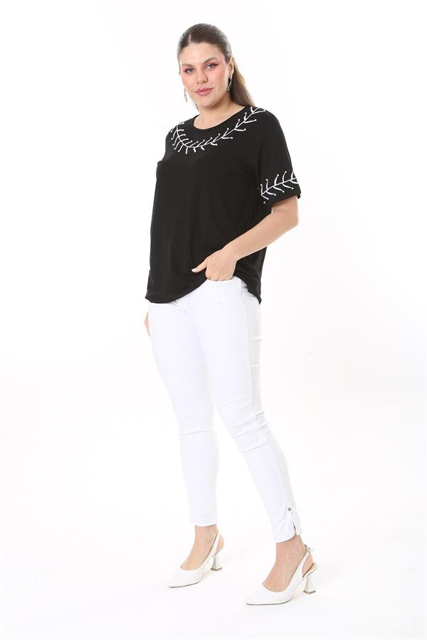 Kadın Büyük Beden Beyaz İnci Ve Nakış Detaylı Kısa Kollu Bluz 65N37677