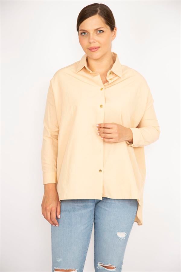 Kadın Büyük Beden Bej Poplin Kumaş Ön Düğmeli Yan Yırtmaçlı Uzun Kollu Gömlek 65N36799
