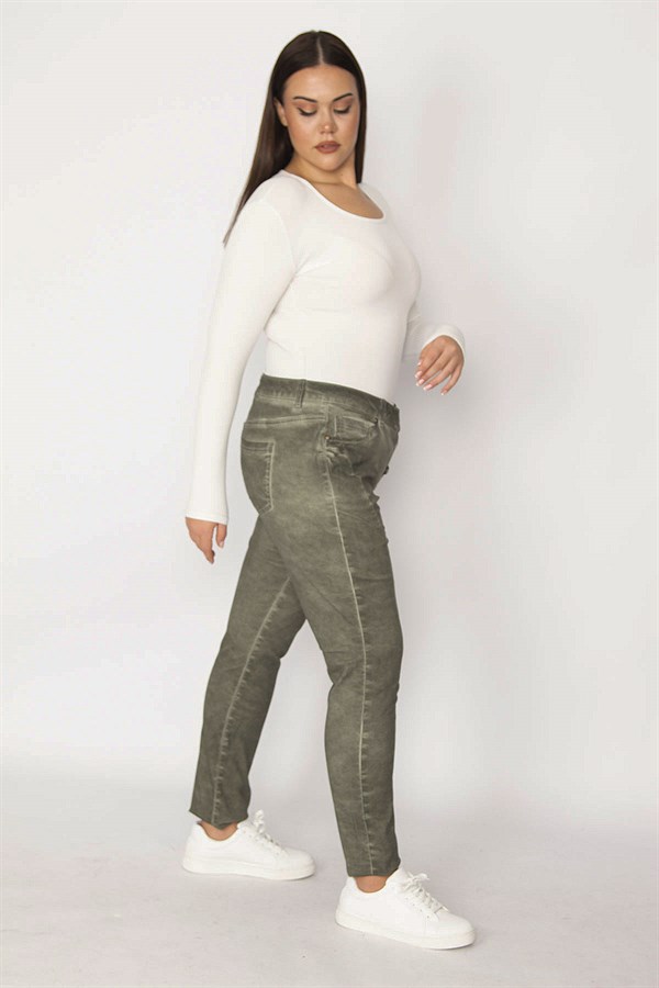 Pantalon pour femme en gabardine délavée kaki avec bonnets à boutons métalliques