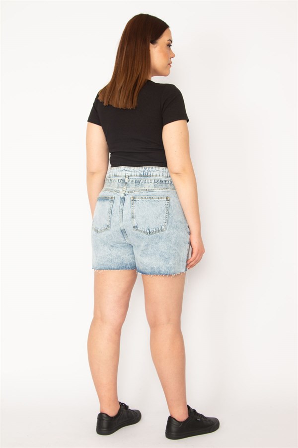 KADIN MAVİ YIKAMA EFEKTLİ KUŞAKLI PAÇASI PİS DİKİŞLİ JEAN ŞORT