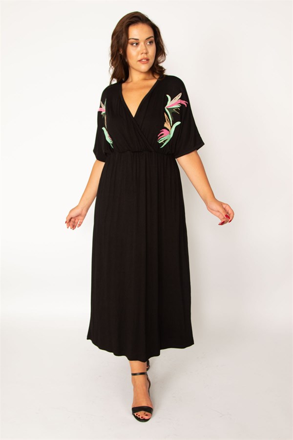 Kadın Siyah Anvelop Yakalı Beli Lastik Ve Nakış Detaylı Elbise 65N33976