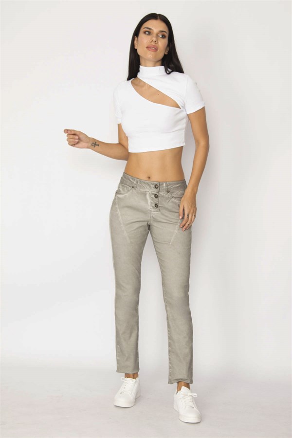 Pantalon pour femme en gabardine délavée kaki avec bonnets à boutons métalliques