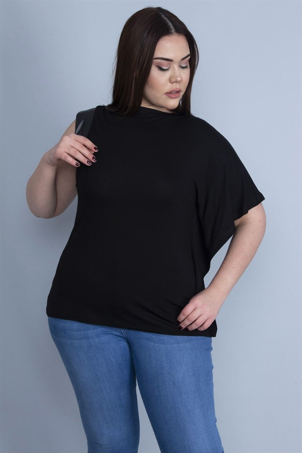 Kadın Siyah Tek Kol Ağzı Suni Deri Detaylı Düşük Kollu Bluz 65N25593