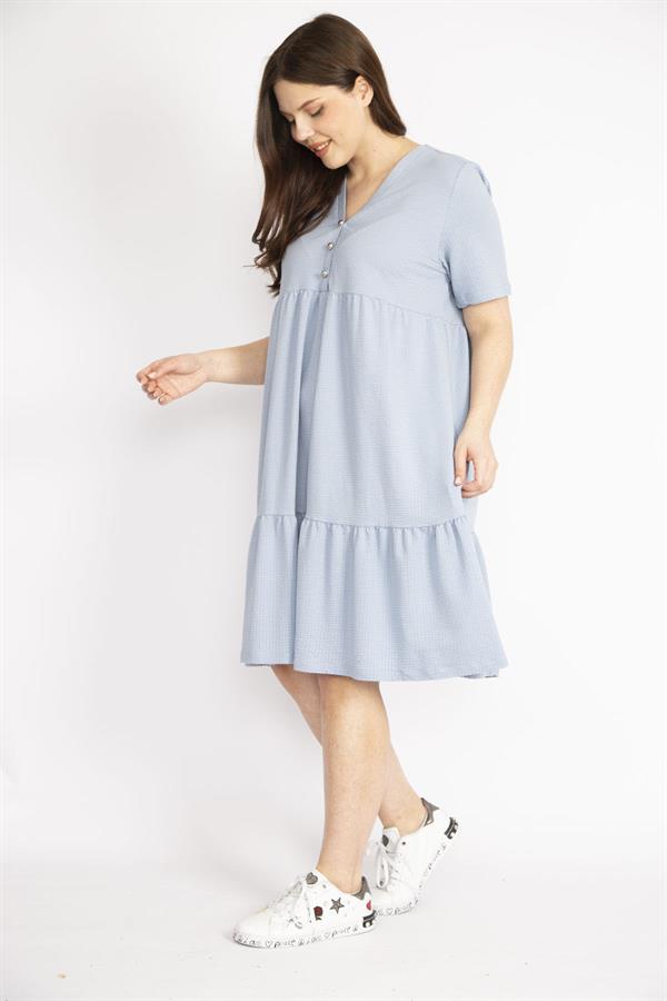 Kadın Bebe Mavisi Büyük Beden Ön Pat Düğmeli V Yakalı Katlı Elbise