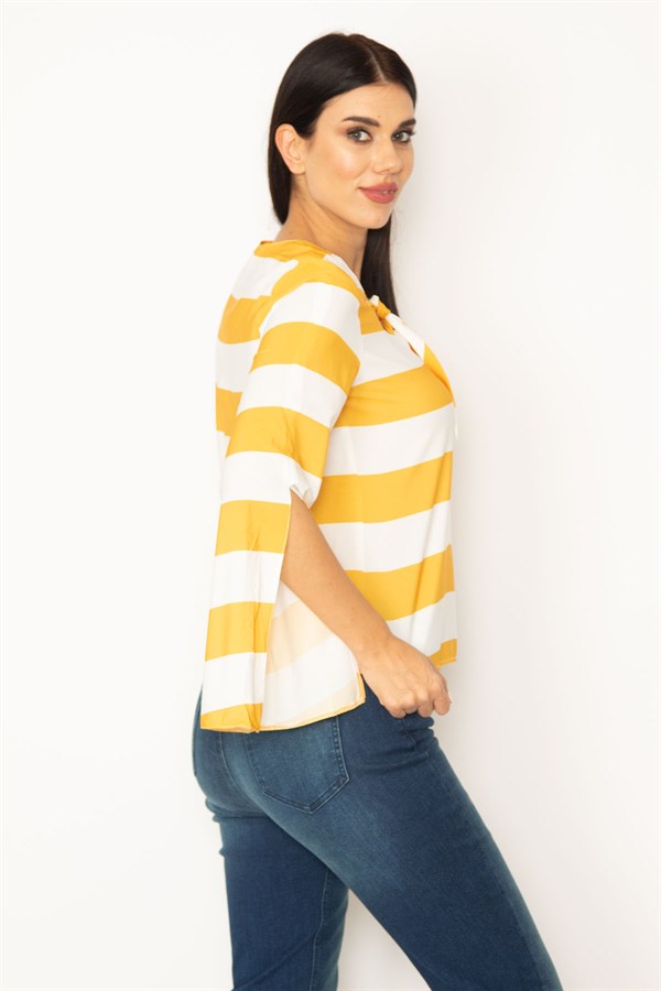 KADIN KIRMIZI YAKASI KUŞGÖZLÜ BAĞCIK DETAYLI KOL YIRTMAÇLI ÇİZGİLİ BLUZ