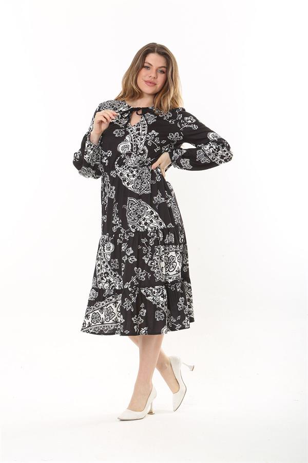 Kadın Büyük Beden Siyah Yaka Bağcık Ve Kol Ağzı Lastik Detaylı Katlı Uzun Elbise 65N37561