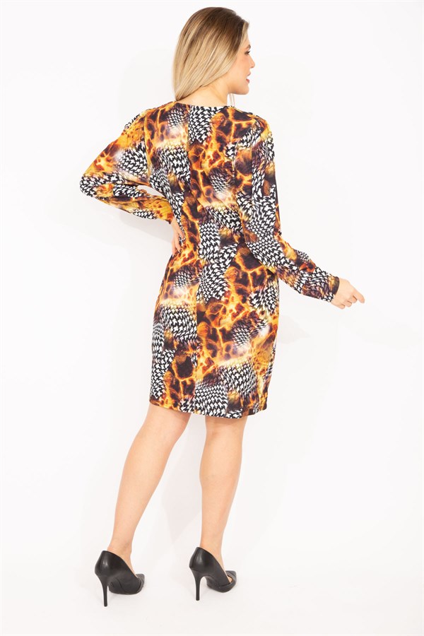 KADIN RENKLİ BELİ TOKA AKSESUARLI KAPALI ANVELOP ELBİSE