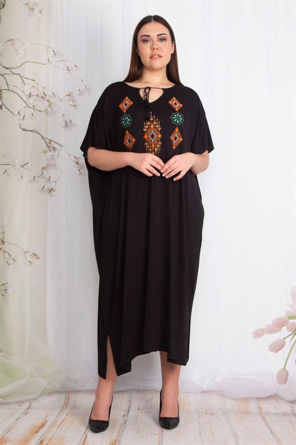 Kadın Siyah Nakış Detaylı Rahat Kesim Elbise 65N22609