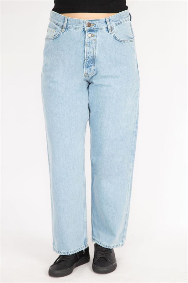 Kadın Mavi Büyük Beden Yıkama Efektli Yüksek Bel Ön Düğmeli Kot Pantolon