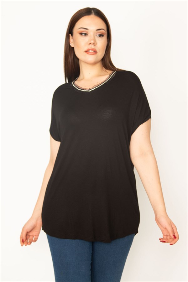 KADIN SİYAH YAKASI DANTEL VE TAŞ DETAYLI VİSKON BLUZ