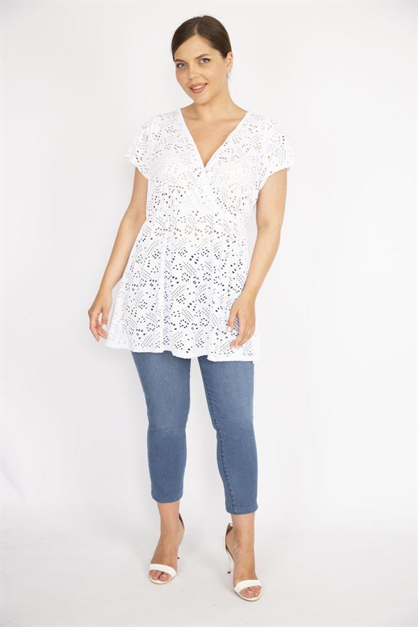 Kadın Beyaz Büyük Beden Delikiş Kumaş Anvelop Yakalı Bluz