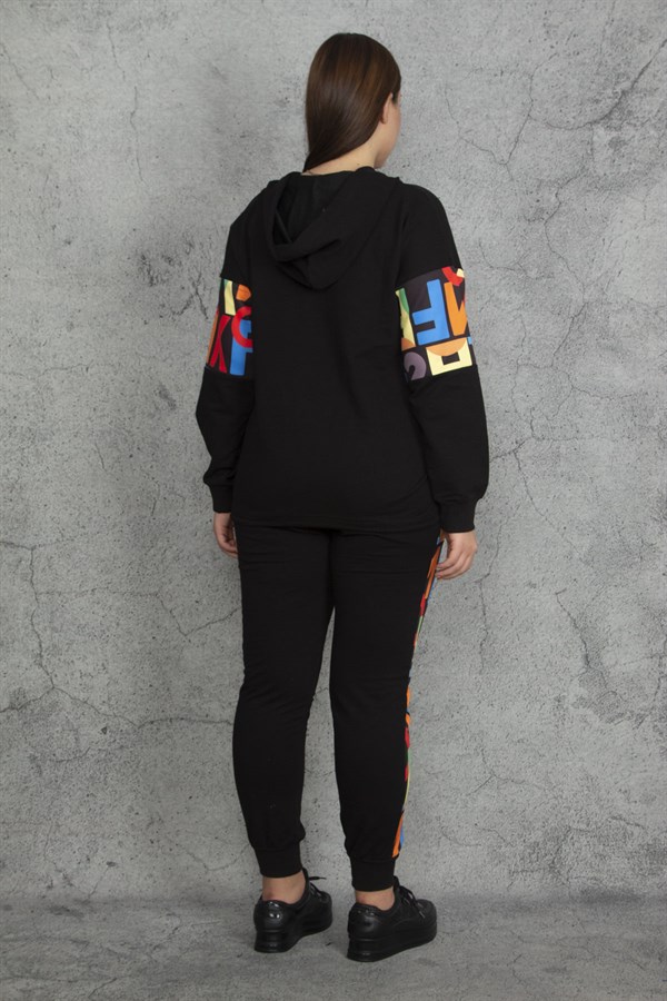 KAPŞONLU FERMUAR VE BASKI DETAYLI KUŞGÖZLÜ SWEATSHİRT PANTOLON TAKIM