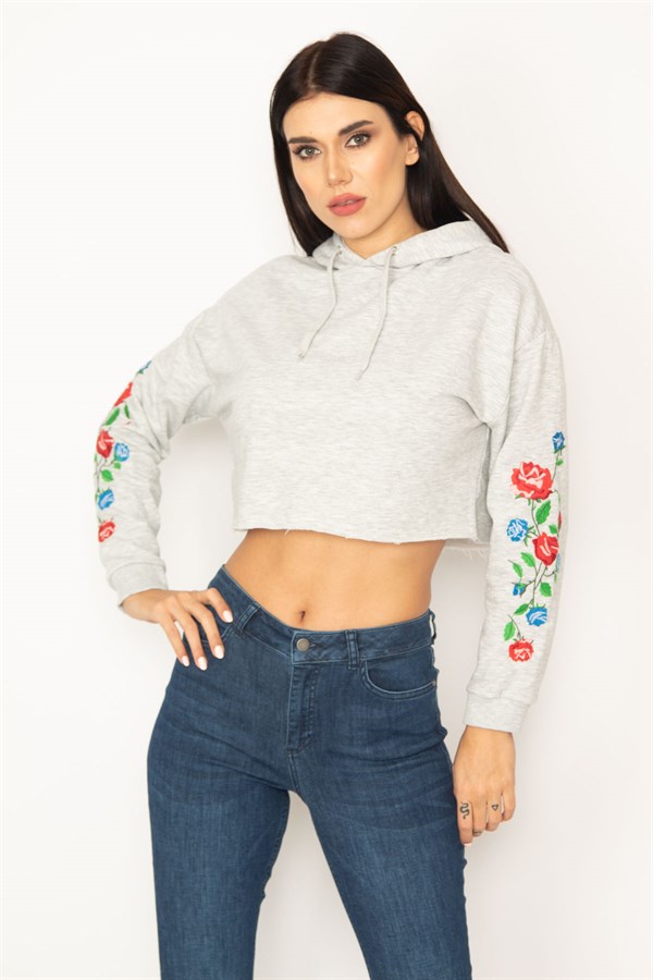 WOMEN'S GRAY EMBROIDERY DETAILED SLEEVE 3-THREAD HOODED SWEATSHIRT