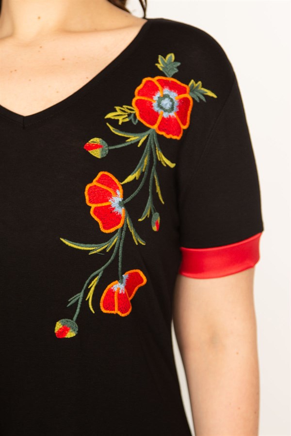 KADIN SİYAH NAKIŞ DETAYLI KOL AĞZI SATEN V YAKALI ELBİSE