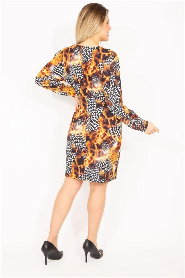 KADIN RENKLİ BELİ TOKA AKSESUARLI KAPALI ANVELOP ELBİSE