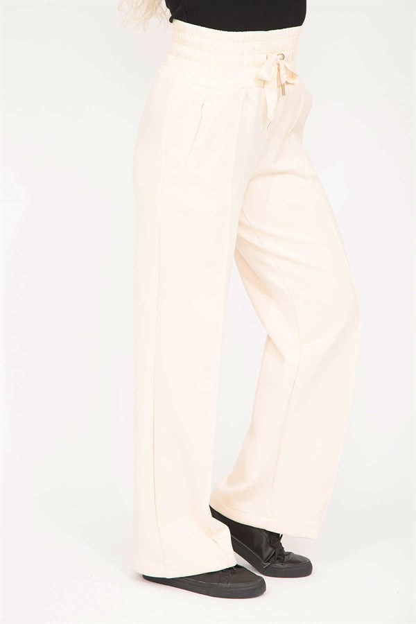 Kadın Bej Likralı Scuba Kumaş Beli Geniş Lastik Ve Ütü İzi Dikiş Detaylı Pantolon 65N35275