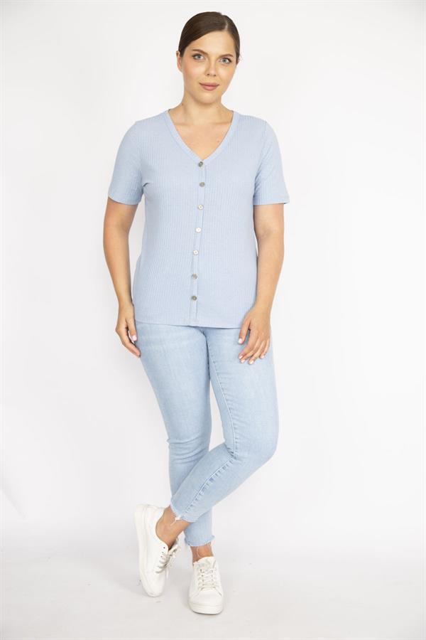 Kadın Mavi Büyük Beden V Yaka Ön Süs Düğmeli Kaşkorse Kumaş Kısa Kollu Bluz