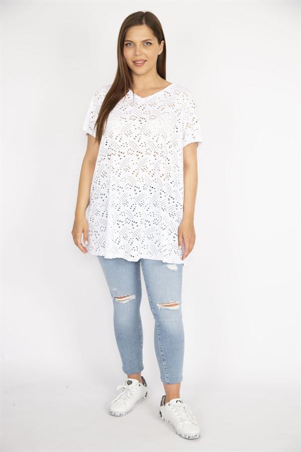 Kadın Beyaz Büyük Beden Delikiş Kumaş V Yakalı Kısa Kollu Bluz