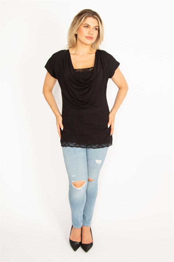 Kadın Pembe Yaka Ve Etek Ucu Dantel Detaylı Düşük Yakalı Bluz 65N34531