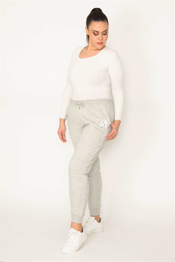 Kadın Gri Cebi Nakış Detaylı Paça Ribanalı Bel Lastik Ve Bağcıklı Spor Pantolon 65N31257